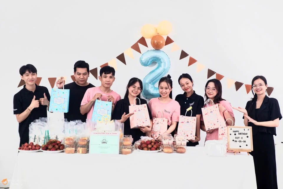 Thành viên SanSan trong buổi sinh nhật quý II/2025